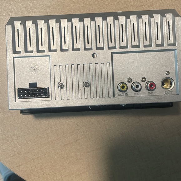 Dual Touchscreen radio - Picture 3 of 4